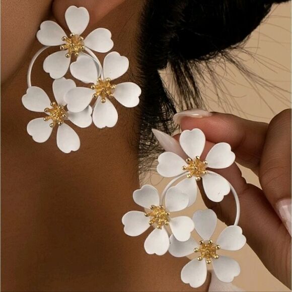 White & Gold Flowers Round Floral Earrings - Picture 1 of 4